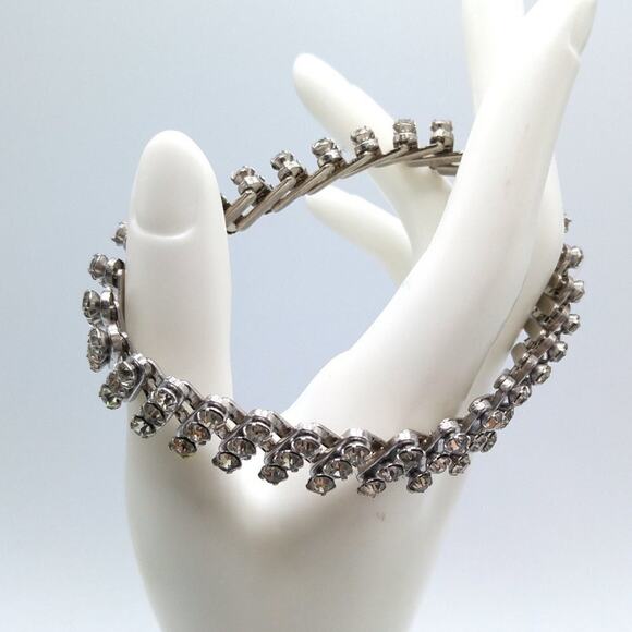 Vintage Japan Clear Rhinestone Expansion Bracelet, Clear Rhinestones, Up to 8" - Picture 7 of 10